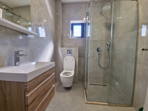Dvosoban moderno opremljen stan 65m2 – Dubovica, Budva (na period do 01.06.2027)