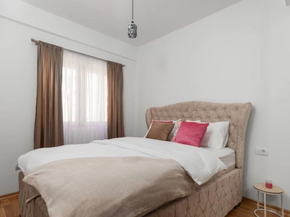 Prodaja dvosobnog stana 71 m² sa garažom 14 m² – 200 m od mora i Slovenske plaže, Budva