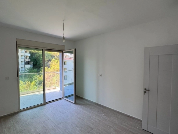 Nov jednosoban stan 55m2 na atraktivnoj lokaciji-Bečići