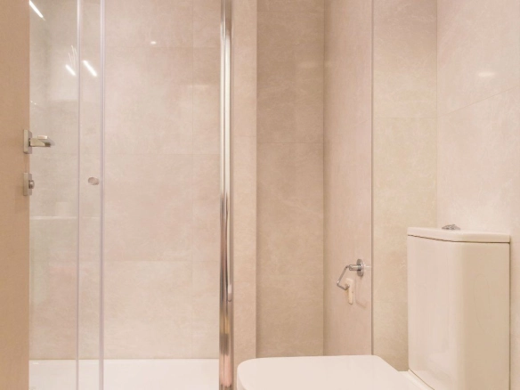 Izdavanje opremljenog jednosobnog stana 50 m² u zgradi Fontana – 150 m od mora, centar Budve (NA PERIOD DO 01.06.2027)