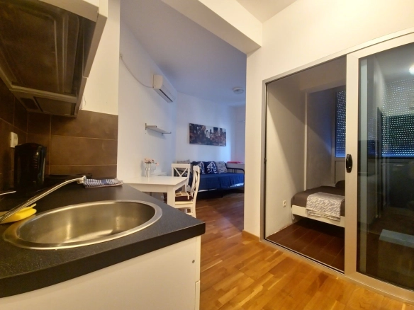Izdavanje studio apartmana sa garažnim mjestom – Rafailovići, Budva (izdavanje na duži period)