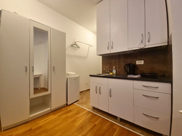 Izdavanje studio apartmana sa garažnim mjestom – Rafailovići, Budva (izdavanje na duži period)