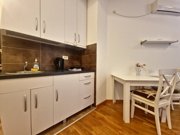 Izdavanje studio apartmana sa garažnim mjestom – Rafailovići, Budva (izdavanje na duži period)