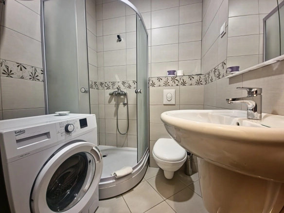Izdavanje studio apartmana sa garažnim mjestom – Rafailovići, Budva (izdavanje na duži period)