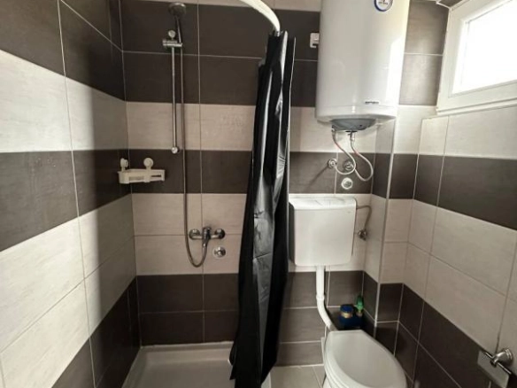 Izdavanje: Garsonjera 20 m² na 400 m od mora – Šušanj, Bar