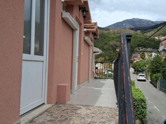 Jednosoban stan 50 m² sa terasom blizu rive – Herceg Novi