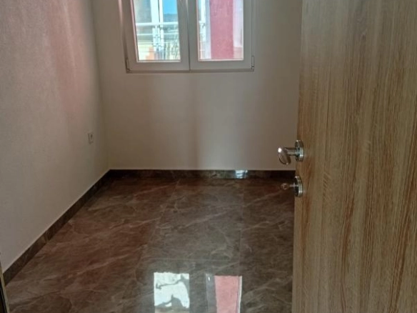 Jednosoban stan 50 m² sa terasom blizu rive – Herceg Novi