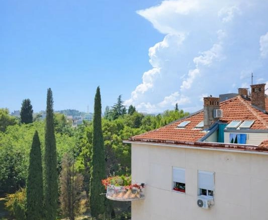 Trosoban stan 66 m² na 4. spratu u samom centru – Podgorica