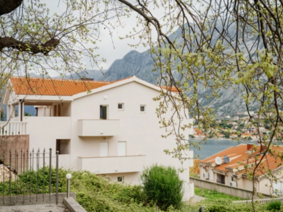 Jednosoban stan 50 m² sa panoramskim pogledom na Bokokotorski zaliv – Muo, Kotor