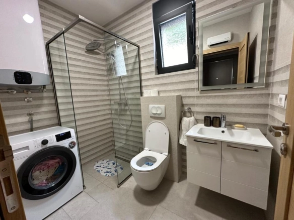Jednosoban stan 46 m² sa garažom i terasom od 88 m² – Kavač, Kotor