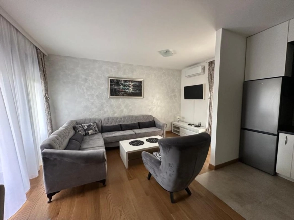Jednosoban stan 46 m² sa garažom i terasom od 88 m² – Kavač, Kotor