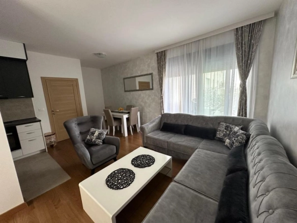 Jednosoban stan 46 m² sa garažom i terasom od 88 m² – Kavač, Kotor