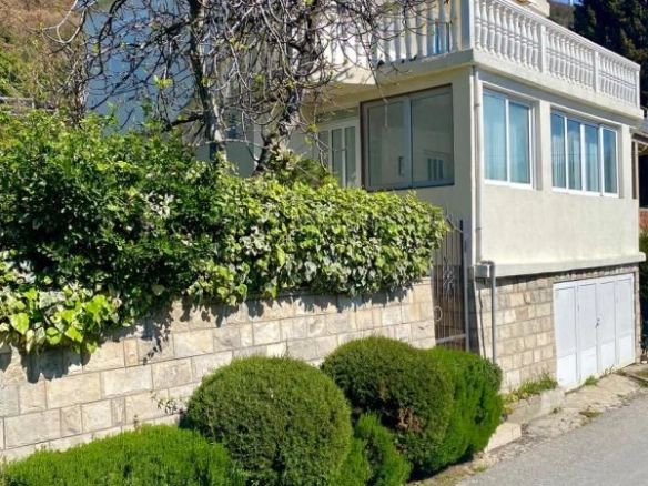 Izdavanje: Kuća 150 m² sa terasom i pogledom na more – Kruče, Ulcinj