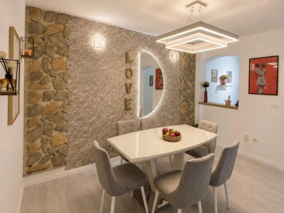 Dvosoban stan 99 m² sa velikom terasom – Petrovac, Budva
