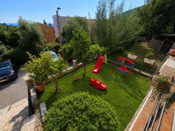 Dvosoban stan 99 m² sa velikom terasom – Petrovac, Budva