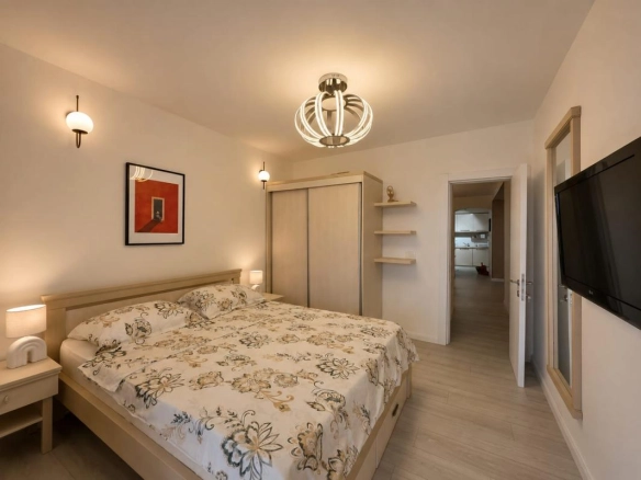 Dvosoban stan 99 m² sa velikom terasom – Petrovac, Budva