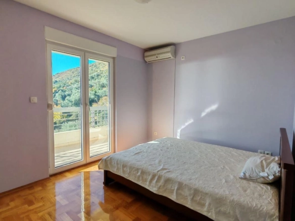 Trosoban stan 111 m² sa pogledom na more – Petrovac, Budva
