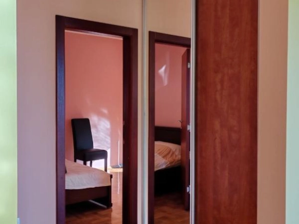 Trosoban stan 111 m² sa pogledom na more – Petrovac, Budva