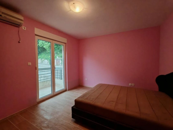 Trosoban stan 111 m² sa pogledom na more – Petrovac, Budva