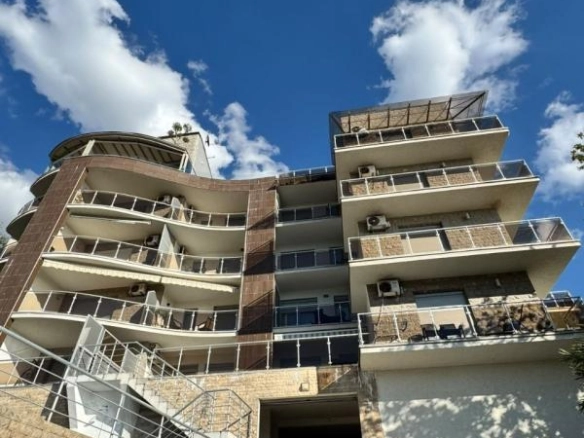 Garsonjera 34 m² sa pogledom na more – Pržno, Budva