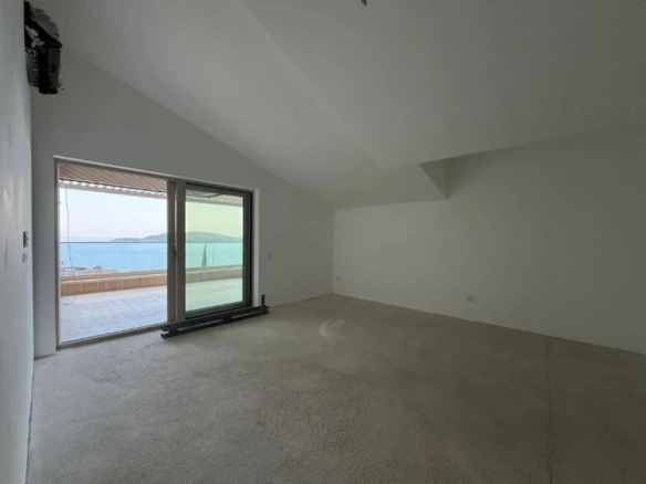 Jednosoban penthaus 79 m² sa panoramskim pogledom na more – Pržno, Budva