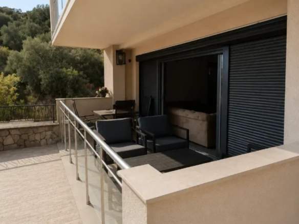 Dvosoban stan 76 m² sa garažom u kompleksu Blue Horizon – Pržno, Budva