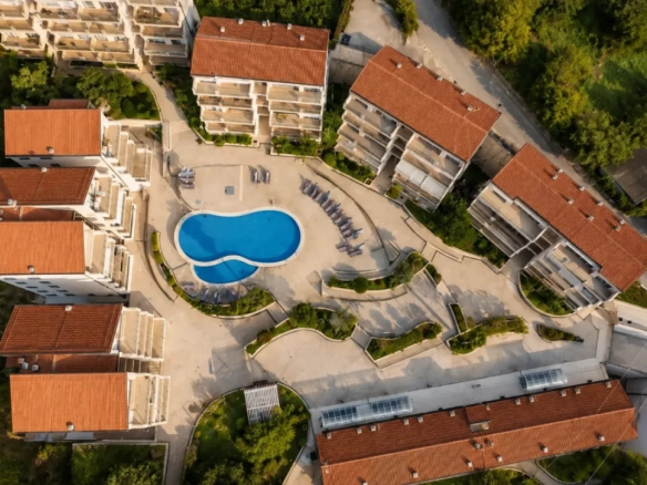Dvosoban stan 76 m² sa garažom u kompleksu Blue Horizon – Pržno, Budva