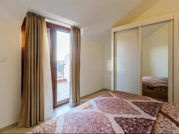 Izdavanje: Dvosoban dupleks stan 129 m² sa pogledom na more – Petrovac, Budva