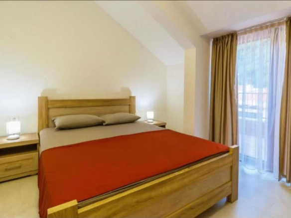 Izdavanje: Dvosoban dupleks stan 129 m² sa pogledom na more – Petrovac, Budva