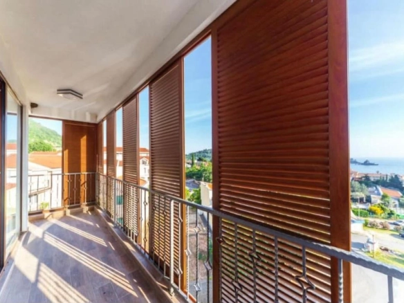 Izdavanje: Dvosoban dupleks stan 129 m² sa pogledom na more – Petrovac, Budva
