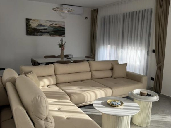 Izdavanje: Kuća 160 m² sa bazenom i placom 400 m² – Vitići, Bar