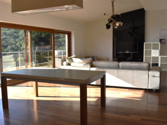 Trosoban stan 161 m² sa panoramskim pogledom na more – Pržno, Budva