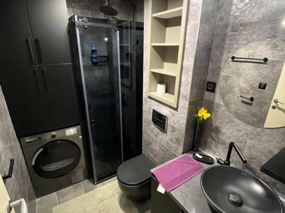 Garsonjera 30 m² u novogradnji sa terasom i pogledom na grad – Zabjelo, Podgorica