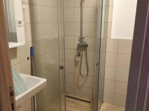 Izdavanje: Garsonjera 38 m² na prvom spratu, namještena – Golubovina, Budva