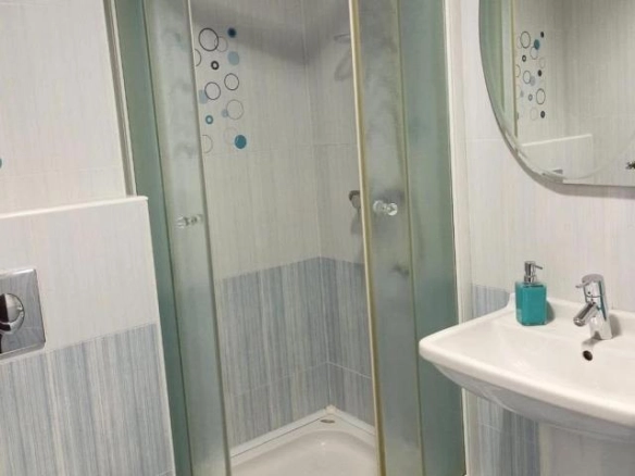 Izdavanje: Garsonjera 34 m² sa zastakljenom terasom – Babin Do, Budva
