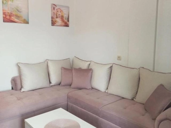 Izdavanje: Garsonjera 34 m² sa zastakljenom terasom – Babin Do, Budva