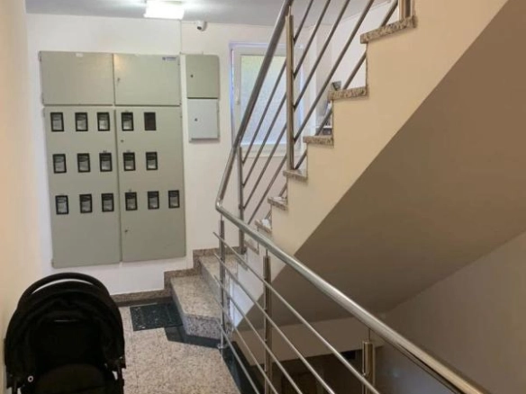 Garsonjera 34 m² potpuno namještena, na prvom spratu – Babin Do, Budva