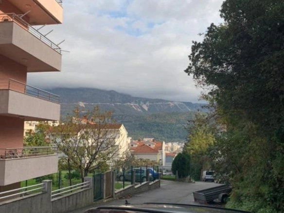 Garsonjera 34 m² potpuno namještena, na prvom spratu – Babin Do, Budva