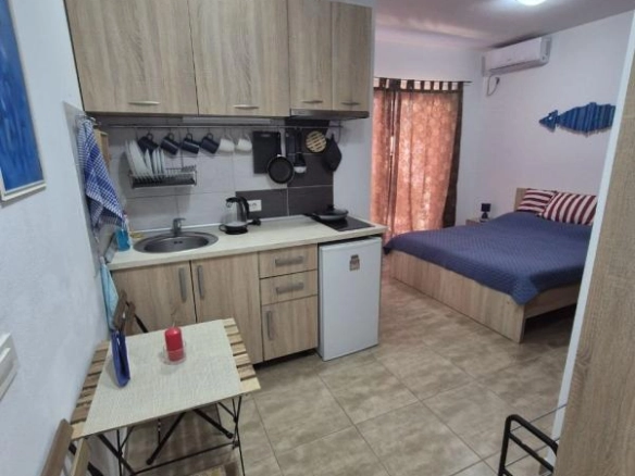 Izdavanje: Garsonjera 20 m² na 400 m od mora – Šušanj, Bar