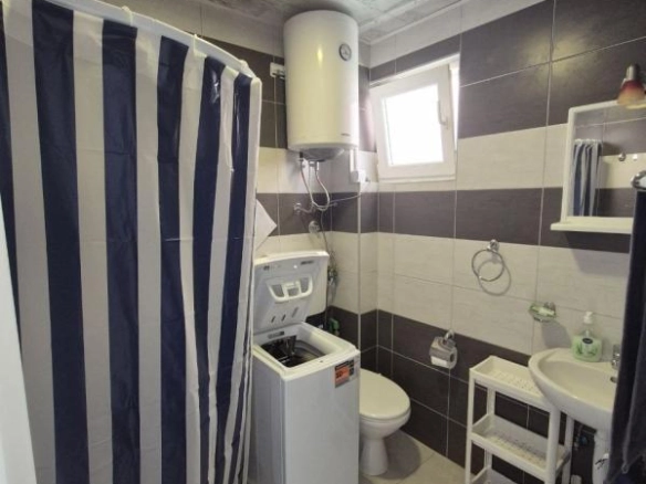 Izdavanje: Garsonjera 20 m² na 400 m od mora – Šušanj, Bar