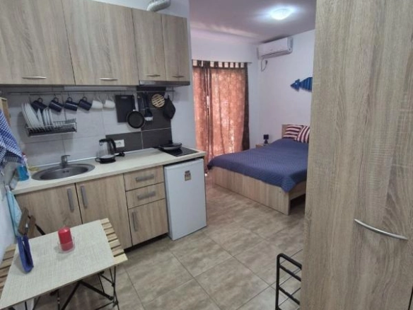 Izdavanje: Garsonjera 20 m² na 400 m od mora – Šušanj, Bar