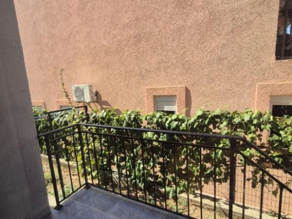 Izdavanje: Garsonjera 20 m² na 400 m od mora – Šušanj, Bar