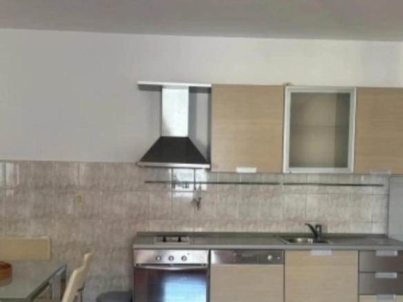 Izdavanje: Jednosoban stan 55 m² u zgradi bez lifta – Podmaine, Budva