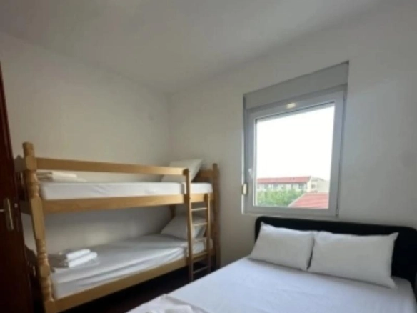 Izdavanje: Jednosoban stan 55 m² u zgradi bez lifta – Podmaine, Budva
