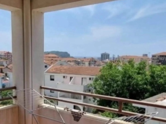 Izdavanje: Jednosoban stan 55 m² u zgradi bez lifta – Podmaine, Budva