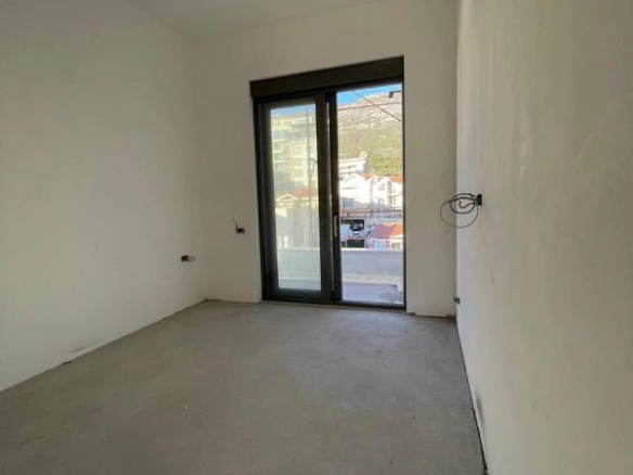 Dvosoban stan 98 m² sa pogledom na more u kompleksu Montesa Hill – Bečići, Budva