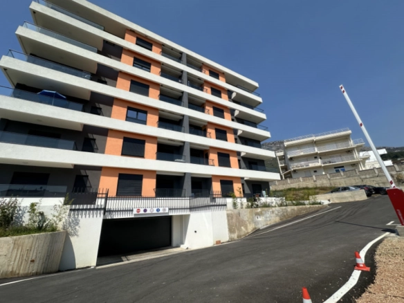 Jednosoban stan 43 m² sa garažom i dvorištem – Šušanj, Bar