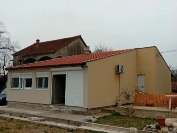 Kuća 91 m² na placu od 1616 m² blizu Skadarskog jezera – Golubovci, Podgorica