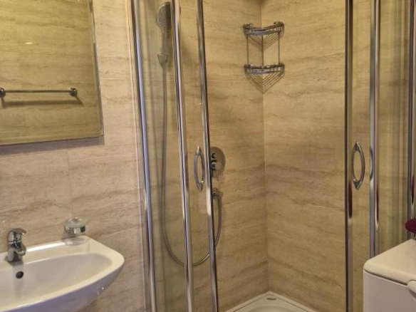 Jednosoban stan 65 m² sa terasom i pogledom na planine – Petrovac, Budva