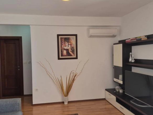 Jednosoban stan 65 m² sa terasom i pogledom na planine – Petrovac, Budva